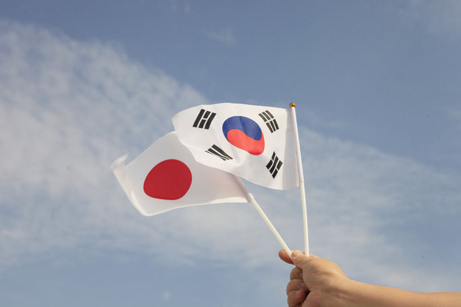 National flags of Japan and South Korea [File photo: IC]