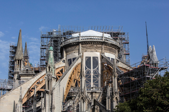 Workers are pictured during preliminary work at the Notre-Dame de Paris Cathedral, in Paris, France July 24, 2019. [Photo: Rafael Yaghobzadeh/Pool via REUTERS via VCG]