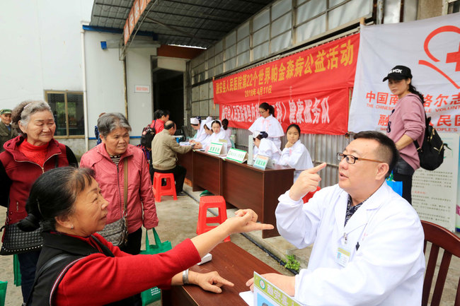 Elderly people receive free health checks at the courtyard of Rongan County government in Guangxi Zhuang Autonomous Region on April 11, 2018. [Photo: IC]