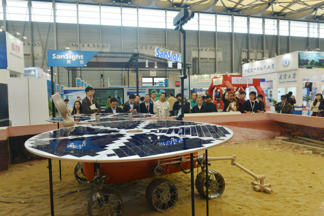 A model of China’s Mars rover is on display at the China International Industry Fair on November 4, 2014. [Photo: IC]