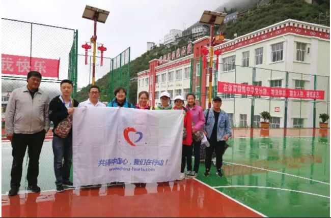 Medical professionals visited an elementary schools in Deqin County, Yunnan Province, to provide free congenital heart disease screening for infants and children.[Photo: from China Plus]    