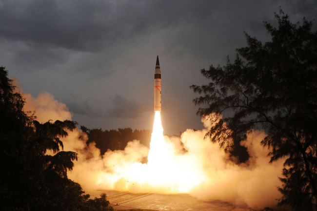 India launched an Agni V intercontinental ballistic missile at Wheeler Island, India's Orissa state, on September 15, 2013. [File photo: VCG]