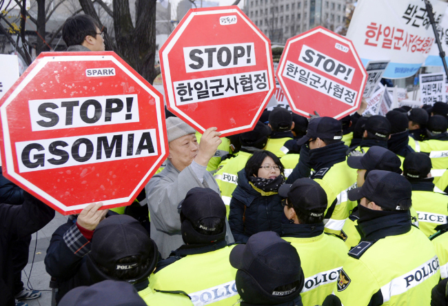 South Korean people express the strong oppositions to the General Security of Military Information Agreement (GSOMIA) which was signed in November 2016 by South Korea and Japan. [File Photo: IC]