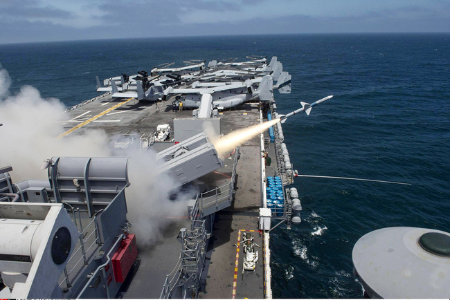 A Sea Sparrow (RIM-7P) missile is launched from the amphibious assault ship USS Boxer (LHD 4) during a missile firing exercise on July 18, 2013. Boxer is underway off the coast of Southern California, USA, conducting a composite training unit exercise (COMPTUEX). [File Photo: VCG]