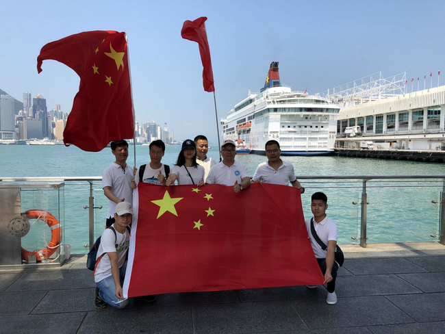 Hong Kong residents gather at a pier of the Victoria Harbor to express their reverence to the Chinese national emblem and flag on August 8, 2019. [Photo: China Plus]