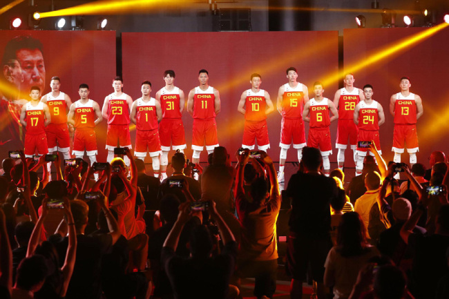 Chinese players wear the new national basketball team jerseys. [Photo: VCG]