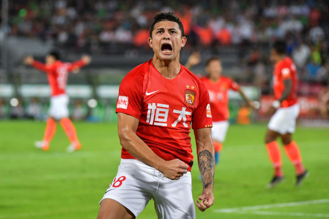 Elkeson celebrates after scoring a goal in the Chinese Super League game between Guangzhou Evergrande and Beijing Guoan at Workers Stadium in Beijing on Aug 12, 2019. [Photo: IC]