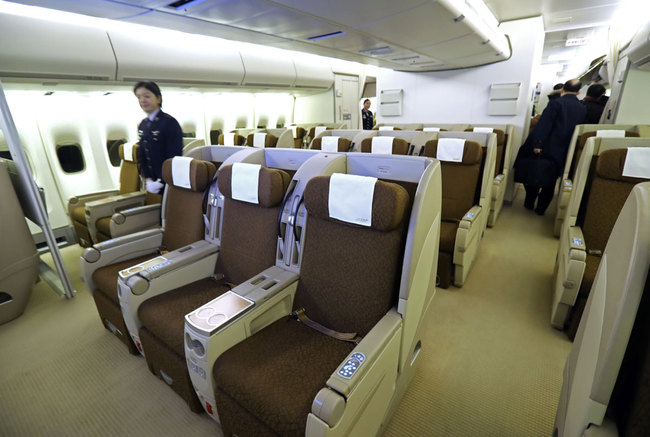 An inside look of the plane used by Japanese Prime Minister Shinzo Abe on February 10, 2017. [Photo: Jiji Press/Motoya Taguchi via IC]