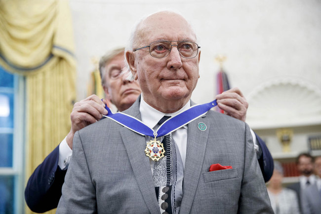 President Donald Trump Awards Presidential Medal of Freedom to NBA Boston Celtics Legend Robert Cousy during a ceremony in the Oval Office of the White House in Washington, DC, USA, 22 August 2019. [Photo: IC]