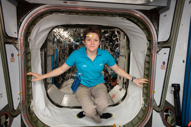 NASA astronaut Anne McClain stands inside the vestibule between the Harmony module and the Destiny laboratory module aboard the International Space Station January 30, 2019 in Earth Orbit. [File Photo: zuma/IC]