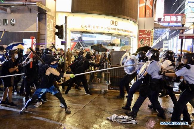 Radical protesters attack police officers in Tsuen Wan, in the western New Territories of south China's Hong Kong, Aug. 25, 2019. Radical protesters block various roads, hurl bricks and stones at police officers in the protest. [Photo: Xinhua/Lui Siu Wai]