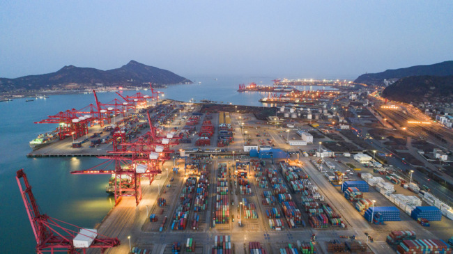 The port of Lianyungang City in Jiangsu Province, one of the six newly-announced pilot free trade zones. [Photo: IC]