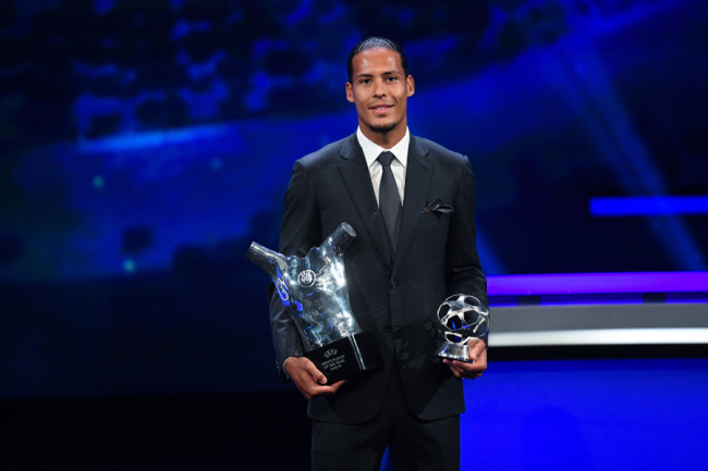 Virgil Van Dijk of Liverpool FC receives the trophies of Player of the Year (L) and Defender of the season 2018/19 award during the UEFA Champions League 2019-20 Group Stage draw ceremony in Monaco, 29 August 2019. [Photo: IC]