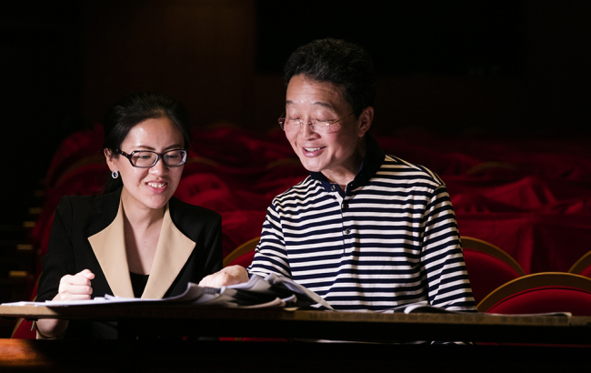Jiang Ying(L) and the conductor Ye Cong(R). [Photo courtesy of CNTO]