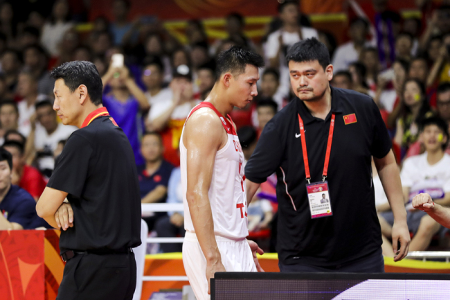 Yao Ming (Right) during Team China’s game against Nigeria in the FIBA World Cup in Guangzhou, China on Sep 8, 2019. [Photo: IC]