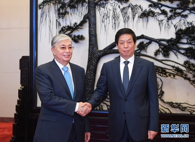 Chinese top legislator Li Zhanshu (right) meets with Kazakh President Kassym-Jomart Tokayev in Beijing on September 12, 2019. [Photo: Xinhua]