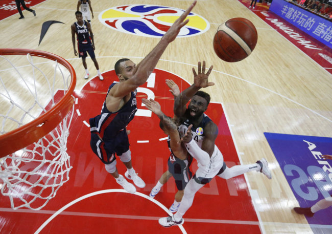 Jaylen Brown of the U.S. in action with France's Rudy Gobert during the FIBA Basketball World Cup quarter final match between France and the United States at Dongguan Basketball Center, Dongguan, China, Wednesday, Sept. 11, 2019. [Photo: Pool via AP via IC/Kim Kyung-Hoon]