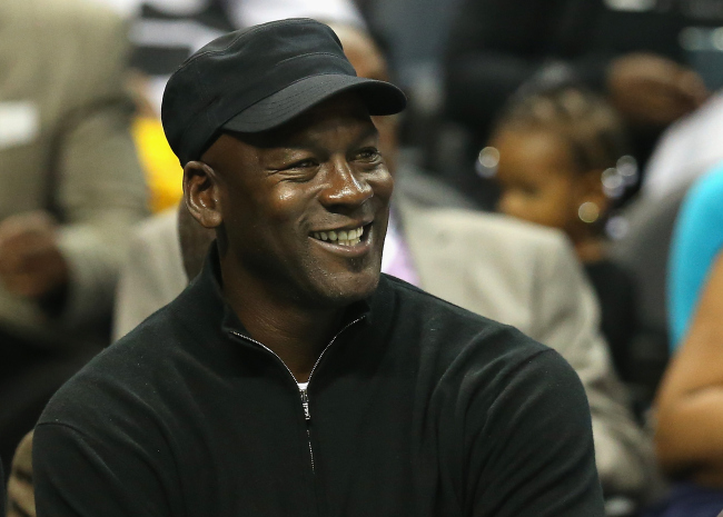 File photo: Michael Jordan watches on during their game against the Chicago Bulls at Time Warner Cable Arena on November 3, 2015 in Charlotte, North Carolina. [Photo: VCG]
