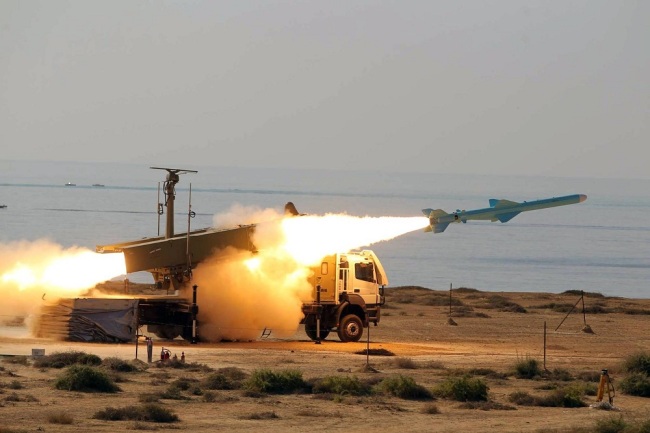 An Iranian missile is launched during Iranian naval maneuvers dubbed Velayat 90 on the Sea of Oman, Iran on January 02, 2012. [File Photo: VCG]