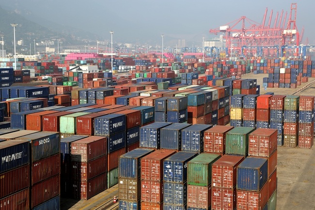 Stacks of containers are to be shipped abroad at the port of Lianyungang in Lianyungang city, east China's Jiangsu province, June 10, 2019. [File Photo: IC]