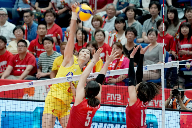Chinese player spikes the ball in the match between China and Japan of the FIVB Volleyball Women's World Cup at Yokohama Arena in Japan on September 19, 2019. [Photo: IC]