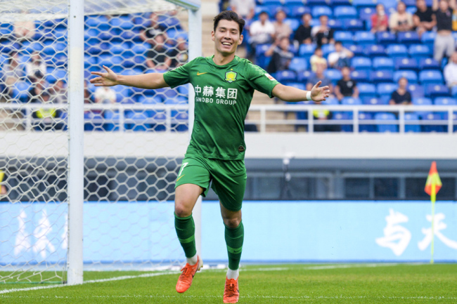 Beijing Guoan’s Hou Yongyong celebrates after scoring a goal in the game against Tianjin Tianhai in the 25th round of the Chinese Super League at Workers’ Stadium in Beijing on Sep 22, 2019. [Photo: IC]