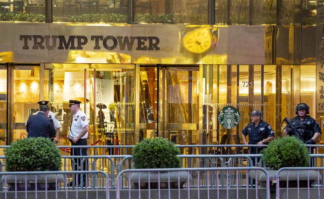 Police stand outside the Trump Tower in New York on July 27, 2018. [File Photo: AP via IC]