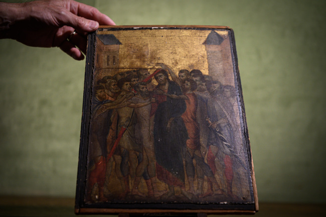This photo taken on September 23, 2019 in Paris shows a painting entitled "the Mocking of Christ" by the late 13th century Florentine artist Cenni di Pepo also known as Cimabue. The painting will be auctioned in Senlis on October 27, 2019.[Photo: Philippe LOPEZ/AFP]