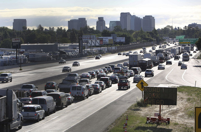 In this April 22, 2014 file photo, drivers enter Sacramento on Highway 50 to come to a near stand still as traffic backs up in West Sacramento, Calif. [Photo: AP]