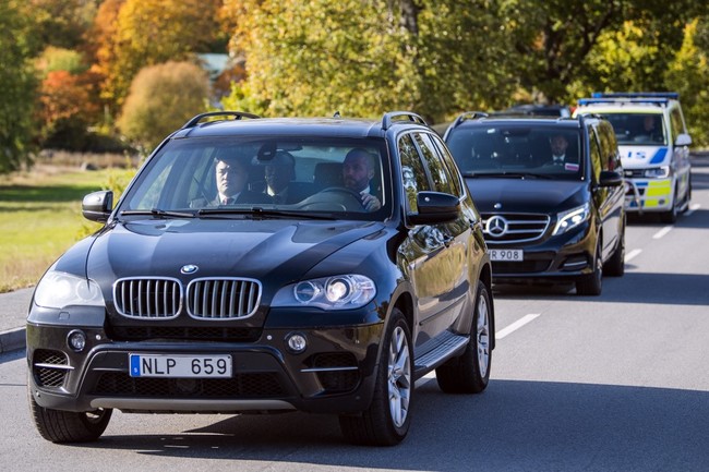 Cars carrying members of the North Korean delegation arrive to Villa Elfvik Strand conference center in Lidingo, Sweden. [Photo: AFP/ Jonathan NACKSTRAND]