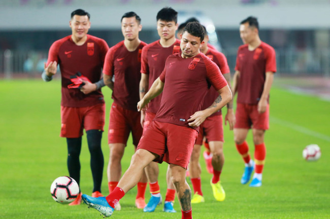 The Chinese men’s football national team train in Guangzhou to prepare for the 2020 FIFA World Cup qualifier against Guam on Oct 9, 2019. [Photo: IC]