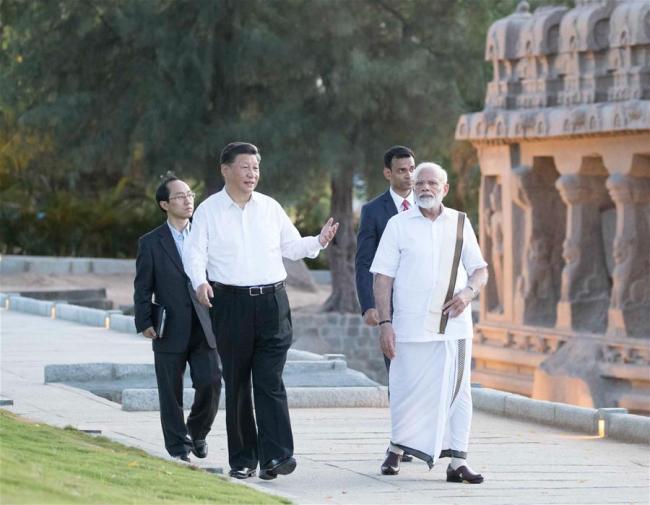 Indian Prime Minister Narendra Modi gives Chinese President Xi Jinping a guided tour of the Group of Monuments at Mahabalipuram, India, Oct. 11, 2019. [Photo: Xinhua/Wang Ye]
