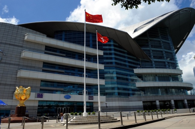 Regional Flag of the Hong Kong Special Administrative Region of the People's Republic of China and Chinese National Flag flutter at Golden Bauhinia Square in Wan Chai, Hong Kong, China, 1 September 2014. [File Photo: IC]