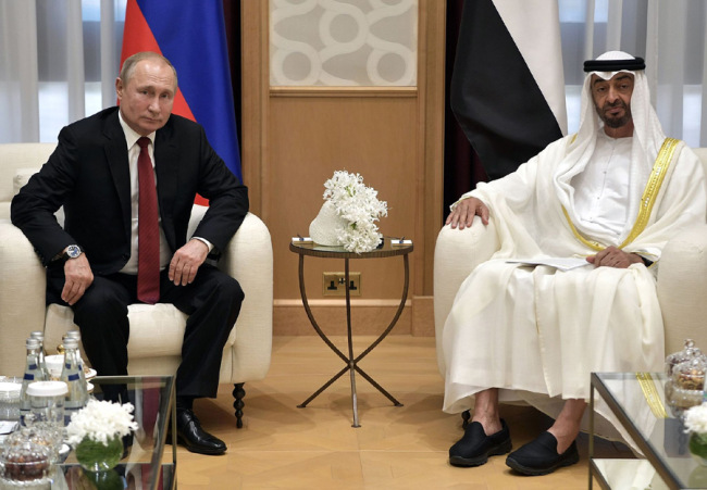 Abu Dhabi Crown Prince Mohammed bin Zayed al-Nahyan meets with Russian President Vladimir Putin, in Abu Dhabi, United Arab Emirates, on October 15, 2019. [Photo: IC]