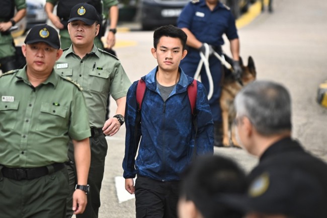 Chan Tong-kai walks out the Pik Uk Prison in Hong Kong on October 23, 2019, after serving a short jail sentence for stealing his girlfriend's possessions. [Photo: AFP/ Philip FONG]