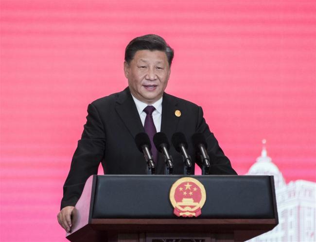 Chinese President Xi Jinping addresses a banquet to welcome distinguished guests in Shanghai, east China, Nov. 4, 2019. Chinese President Xi Jinping and his wife Peng Liyuan hosted a banquet Monday evening in Shanghai to welcome distinguished guests from around the world, who are here to attend the second China International Import Expo (CIIE). [Photo: Xinhua/Wang Ye]
