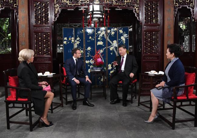 Chinese President Xi Jinping and his wife Peng Liyuan meet with French President Emmanuel Macron and his wife Brigitte Macron at the Yuyuan Garden in Shanghai, east China, Nov. 5, 2019. [Photo: Xinhua/Rao Aimin]