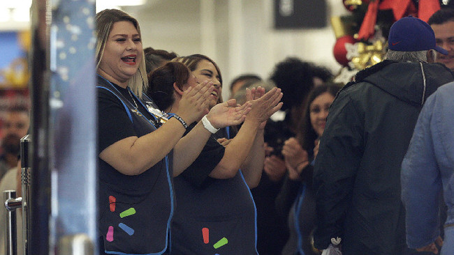 Walmart employees cheer as customers return to the store Thursday, Nov. 14, 2019 in El Paso, Texas. Customers returned to the store that been closed since August when a gunman opened fire at the store and killed 22 people. [Photo: Mark Lambie/The El Paso Times via AP]