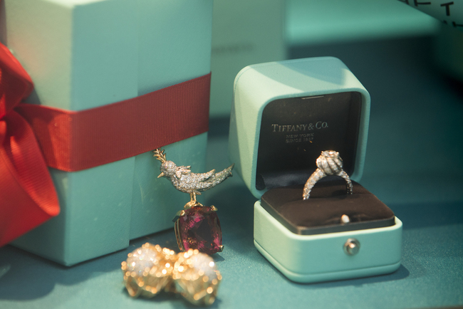 Jewellery sits on display in the window of a Tiffany & Co. luxury jewelry store in London, U.K. on Monday, Nov. 25, 2019. [Photo: VCG]