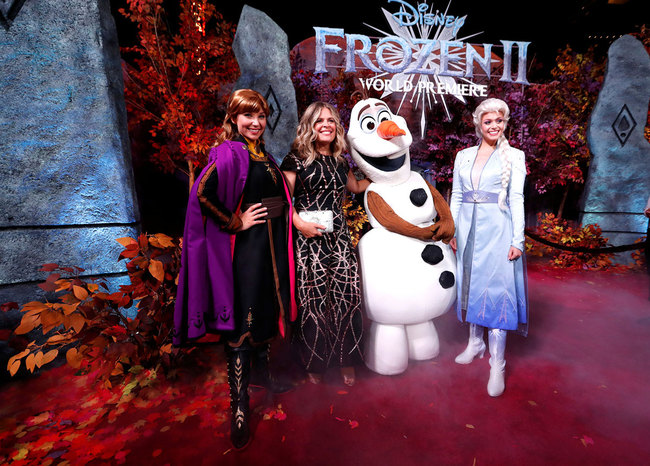 Director Jennifer Lee poses at the premiere for the film "Frozen II" in Los Angeles, California, U.S., November 7, 2019. [Photo: VCG]