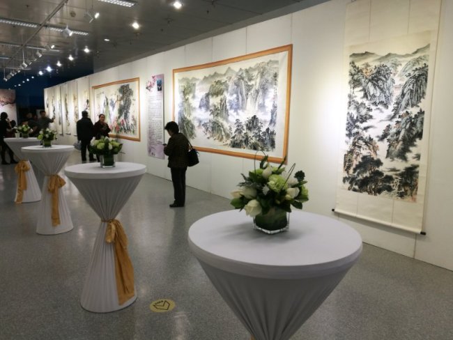旅欧画家叶培荣书画展在水立方举办