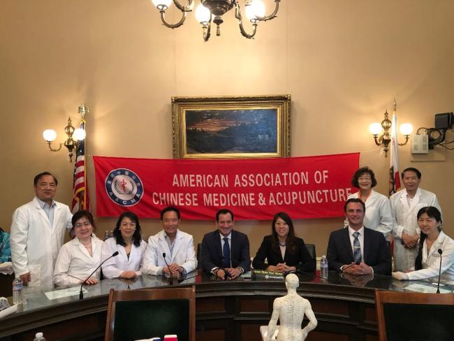 美国中医公会在加州州府大厦举办“针灸日”活动