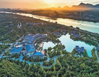Liuzhou Lotus Villa Hotel integruje obchodní recepce, konference, zařízení pro volný čas a dovolenou a představuje úspěchy města v rozvoji cestovního ruchu. Fotografii poskytl deník China Daily