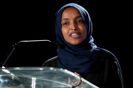 Americká zástupkyně Ilhan Omarová hovoří na večírku Demokraticko-farmářsko-labouristické strany v St. Paul v Minnesotě v USA, 3. listopadu 2020. / Reuters