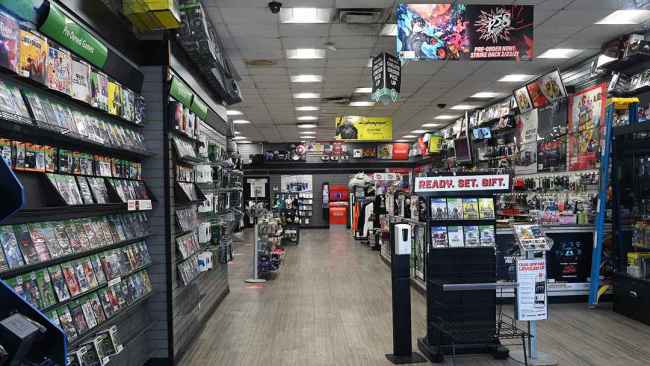 Vnitřní pohled na obchod GameStop ve čtvrti Queens v New Yorku 28. ledna 2021 / VCG