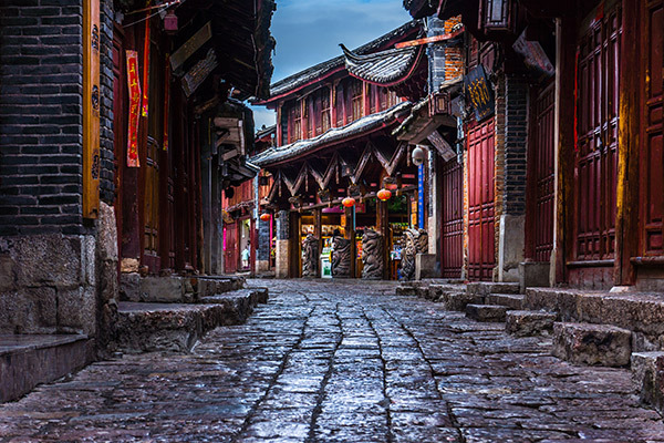 Staré město Dayan (Ta-jen) ve městě Lijiang (Li-ťiang) v provincii Yunnan, obě tato místa jsou známá svým bohatým kulturním dědictvím. Fotografii poskytl deník China Daily