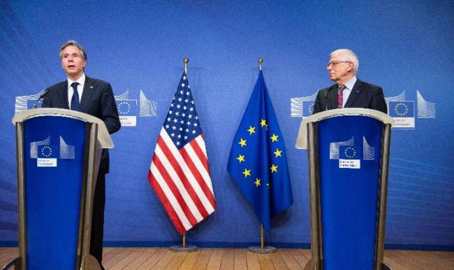 Dne 24. března se vysoký představitel Evropské unie pro zahraniční a bezpečnostní politiku Josep Borrell (vpravo) a americký ministr zahraničí Antony Blinken zúčastnili tiskové konference v belgickém Bruselu. Fotografie: tisková agentura Nová Čína / Xinhua
