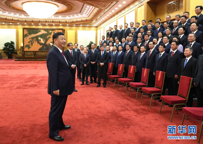 Xi Jinping, generální tajemník Ústředního výboru Komunistické strany Číny (KSČ), se setkal v Pekingu s vynikajícími stranickými tajemníky na úrovni okresu vybranými z celé Číny, dne 29. června 2021. Fotografie: Tisková agentura Nová Čína / Xinhua