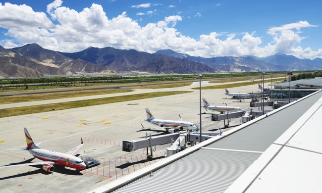 Pohled na stavbu Terminálu 3 na mezinárodním letišti Lhasa Gonggar v autonomní oblasti jihozápadní Číny Tibet. Photo: cnsphoto