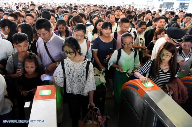 China registra más de 132 millones de viajes por tren durante vacaciones